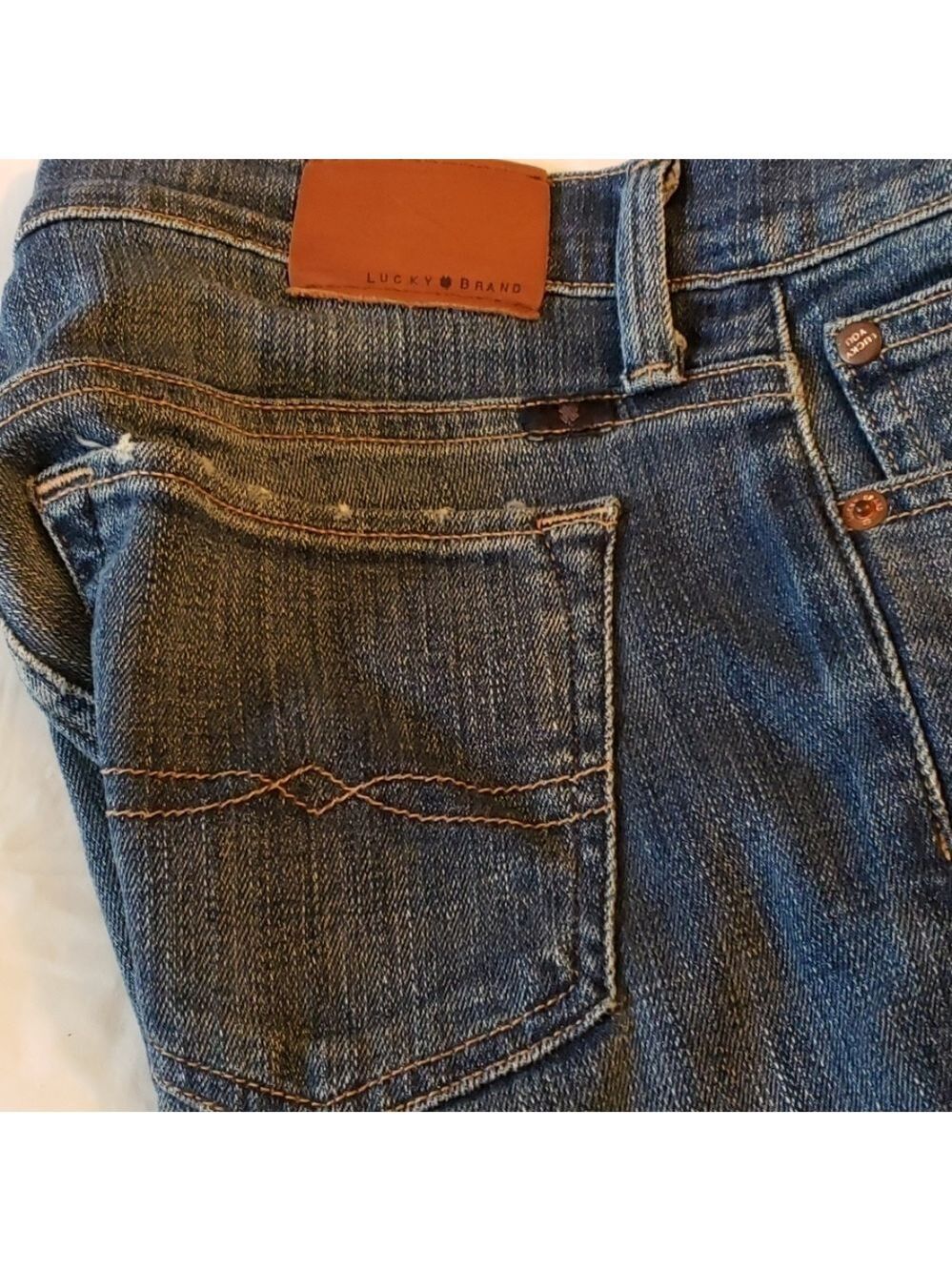 Lucky Jeans Sweet n Straight 8" Rise Med Wash EUC - Picture 2 of 8